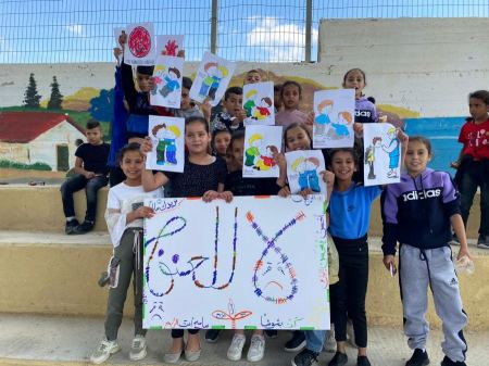 عرعرة النقب: مدرسة السلام الابتدائية تنظم معرضاً لاعمال الطلاب ضد العنف. 